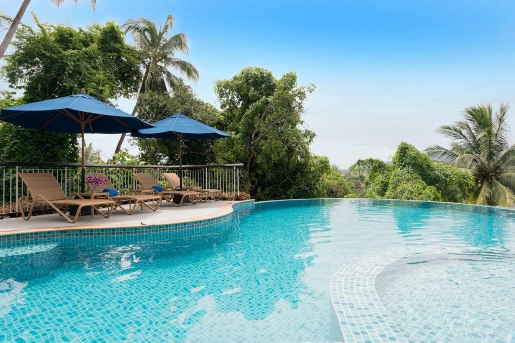 Offer accommodation in Phuket, next to the sea, able to swim